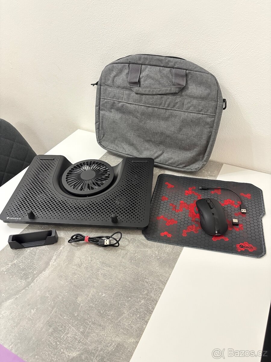 Herní notebook Acer Nitro V15 s příslušenstvím - 12