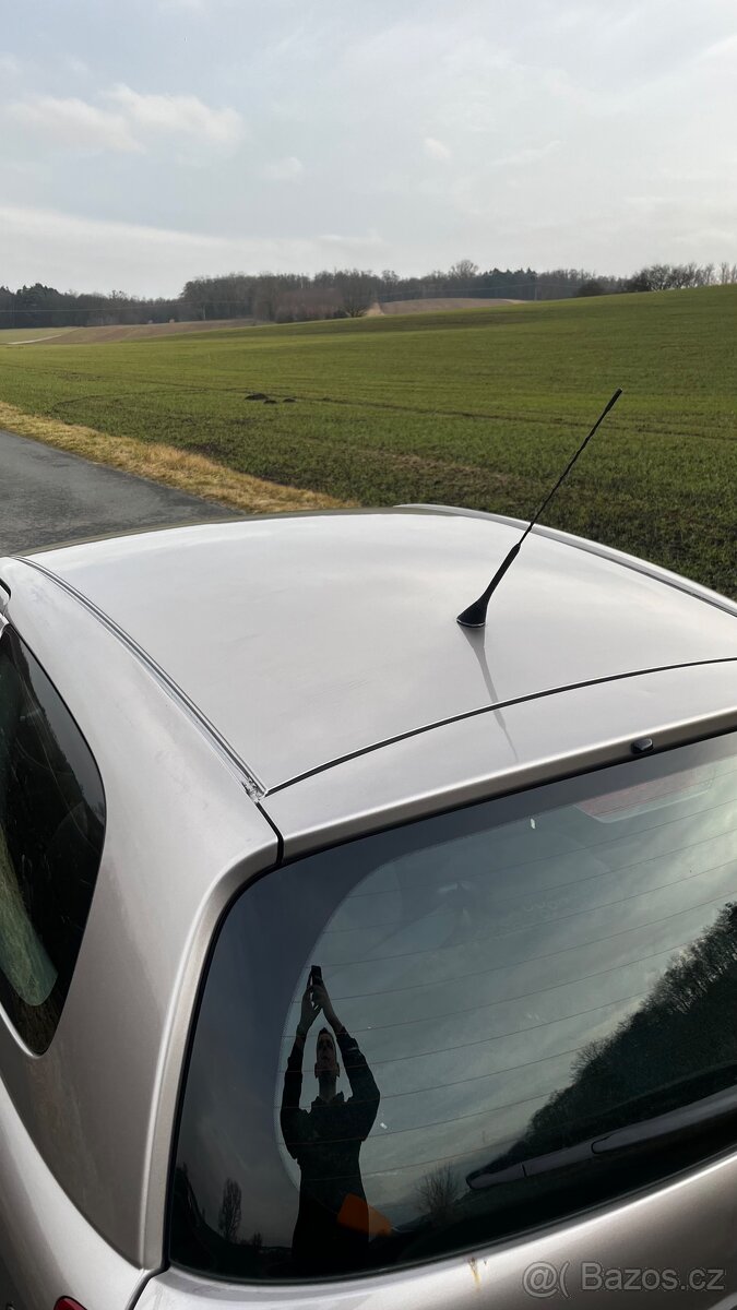 Toyota Yaris 2003 - 12