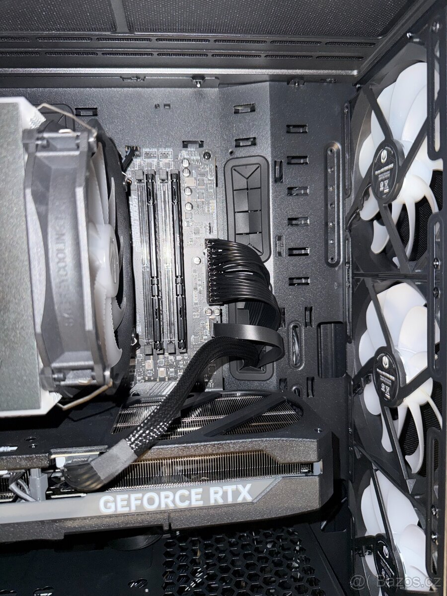 Herní PC - AMD Ryzen 7 7800X3D a RTX 5070Ti + Monitor zdarma - 12