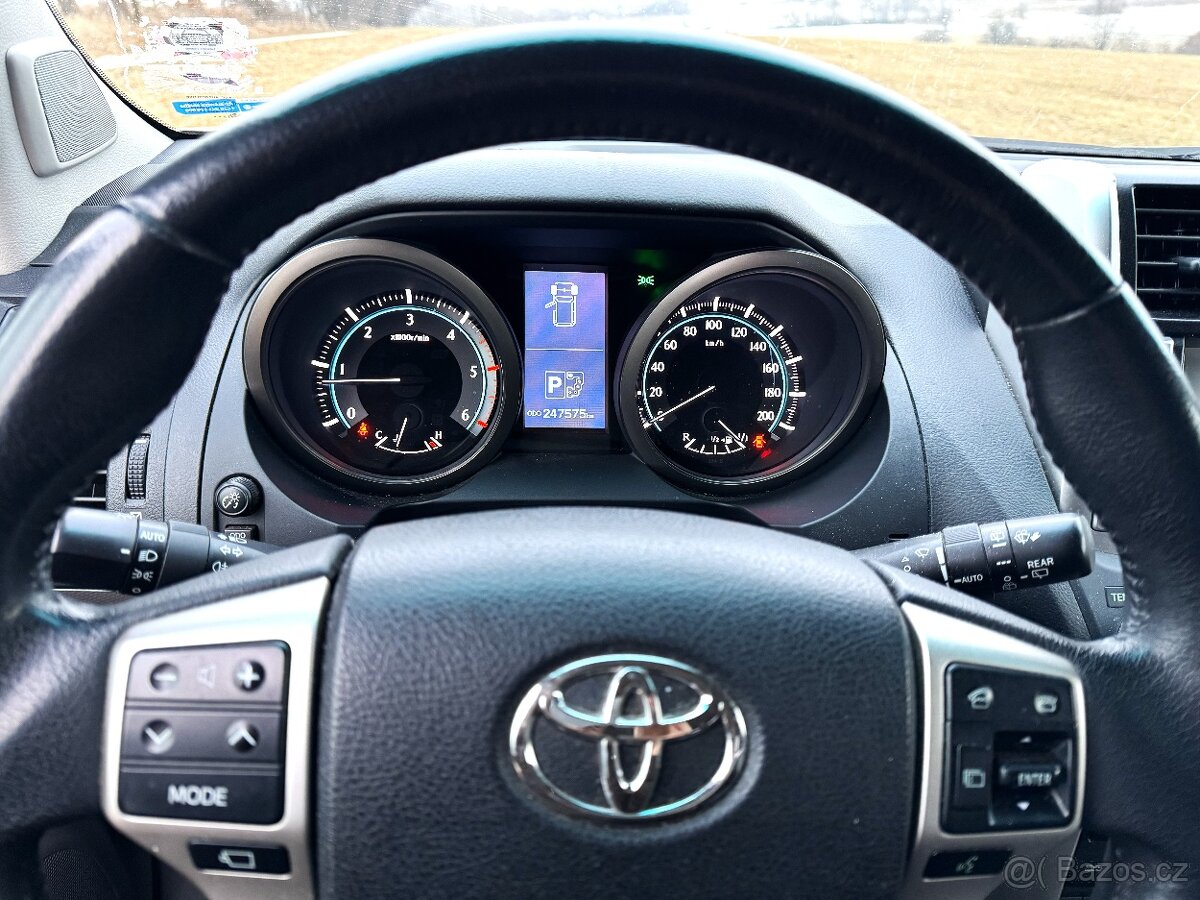 Prodám Toyota Landcruiser LC 150 - 12