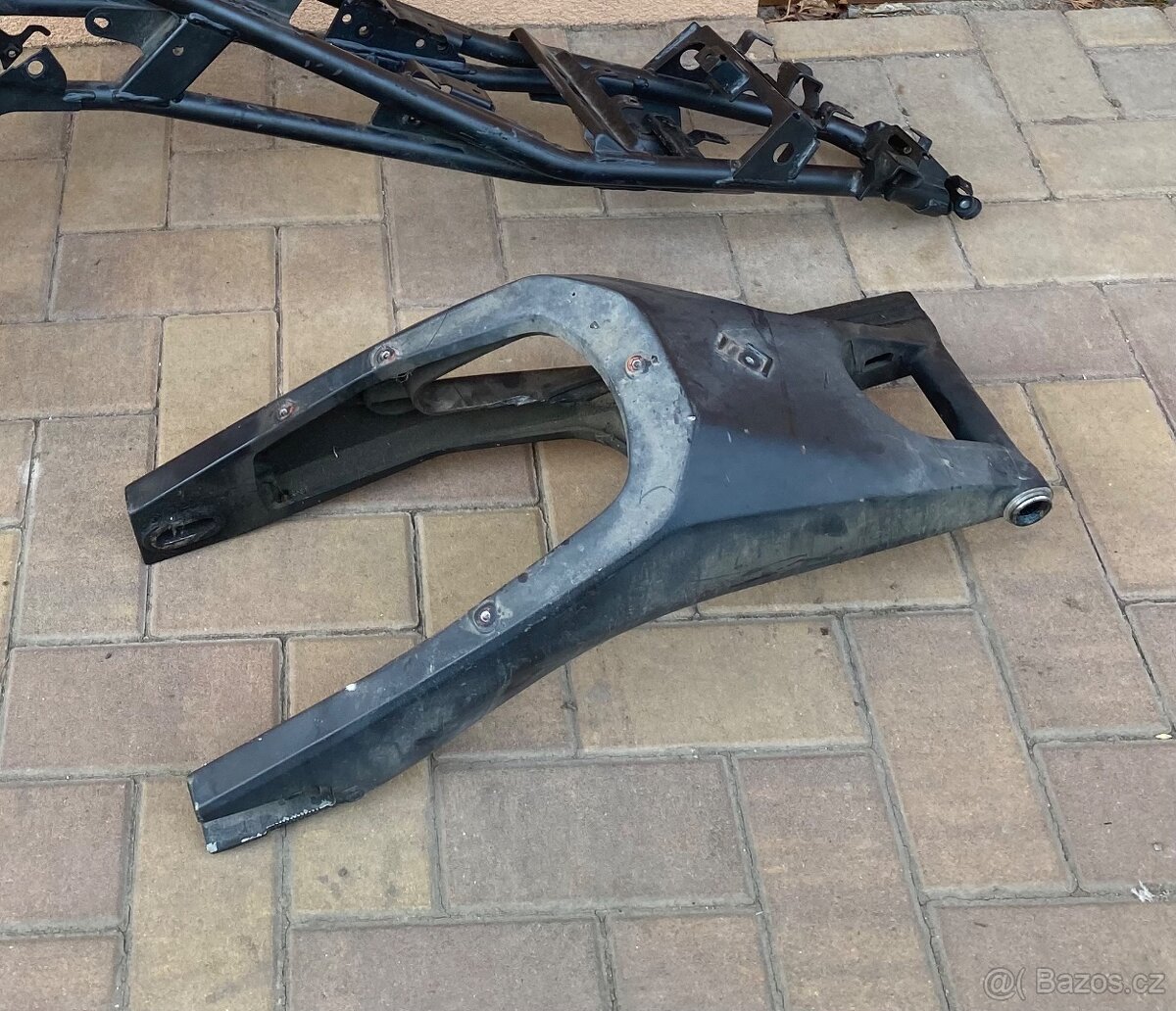 Yamaha Yzf r125 díly na motorku - 12