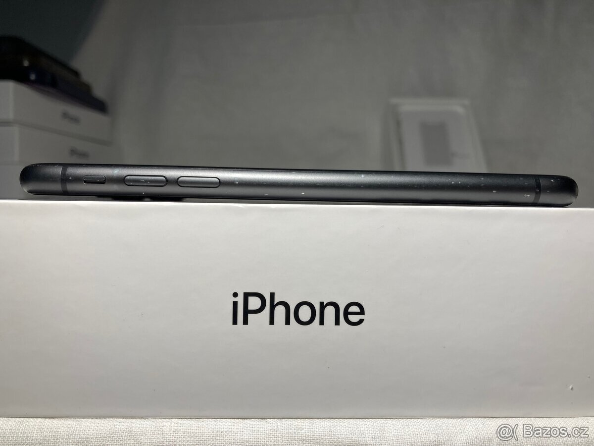 iPhone 11, 64GB černý - 12