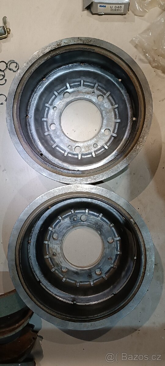 Lada Niva díly + kola - 12