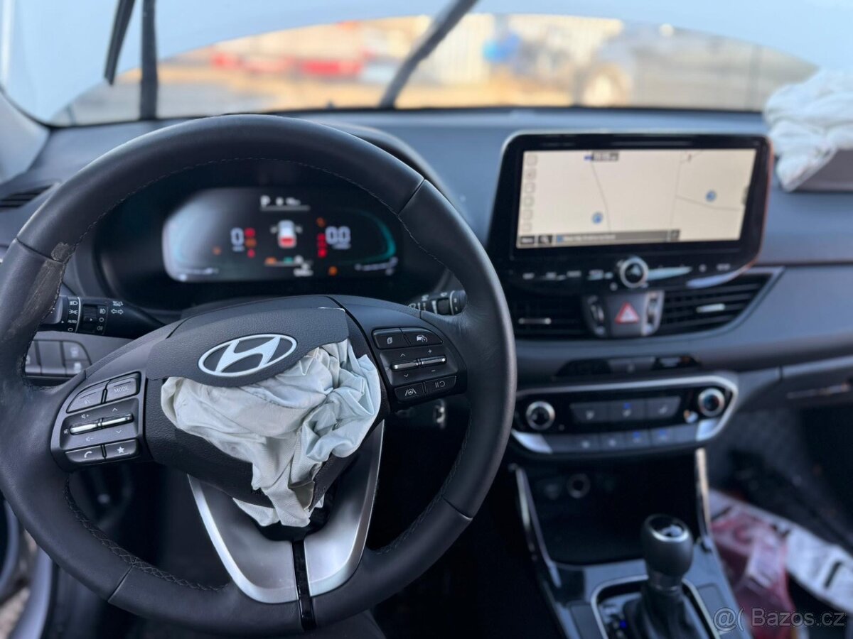 Hyundai I30 combi 1.5i automat2025 5000km - 12