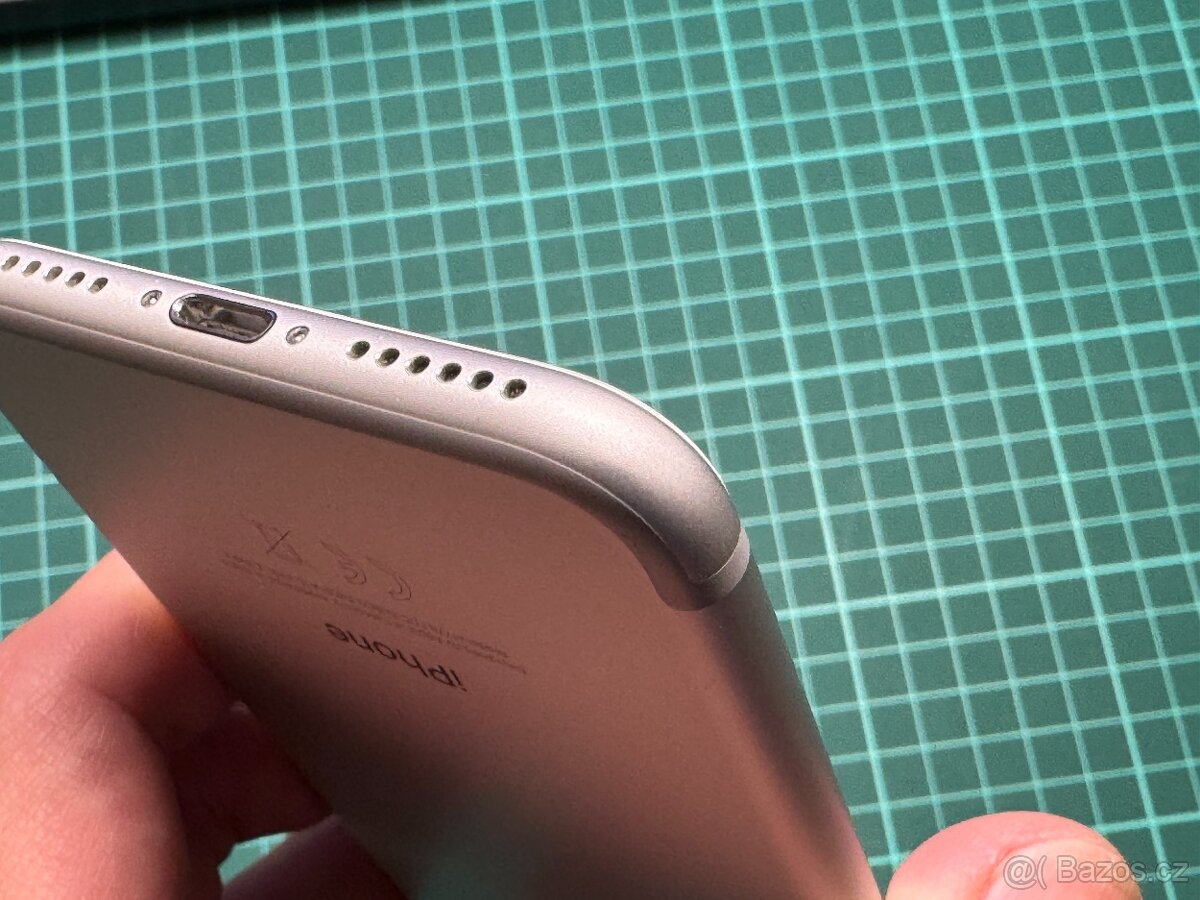 Apple iPhone 7 128 GB silver + náhradní díly - 12