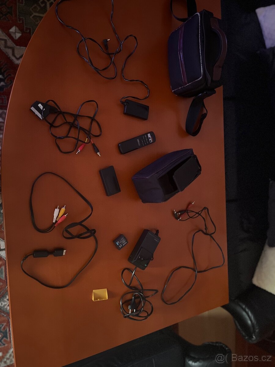 CANON UC 100, 8 mm Video Camcorder - 12