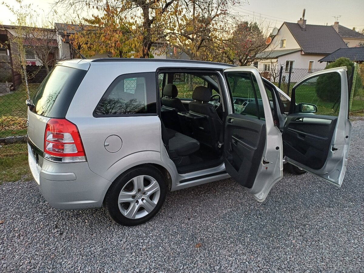 LPG ... 7 místné..Benzínová Opel Zafira 1.8 ... - 12