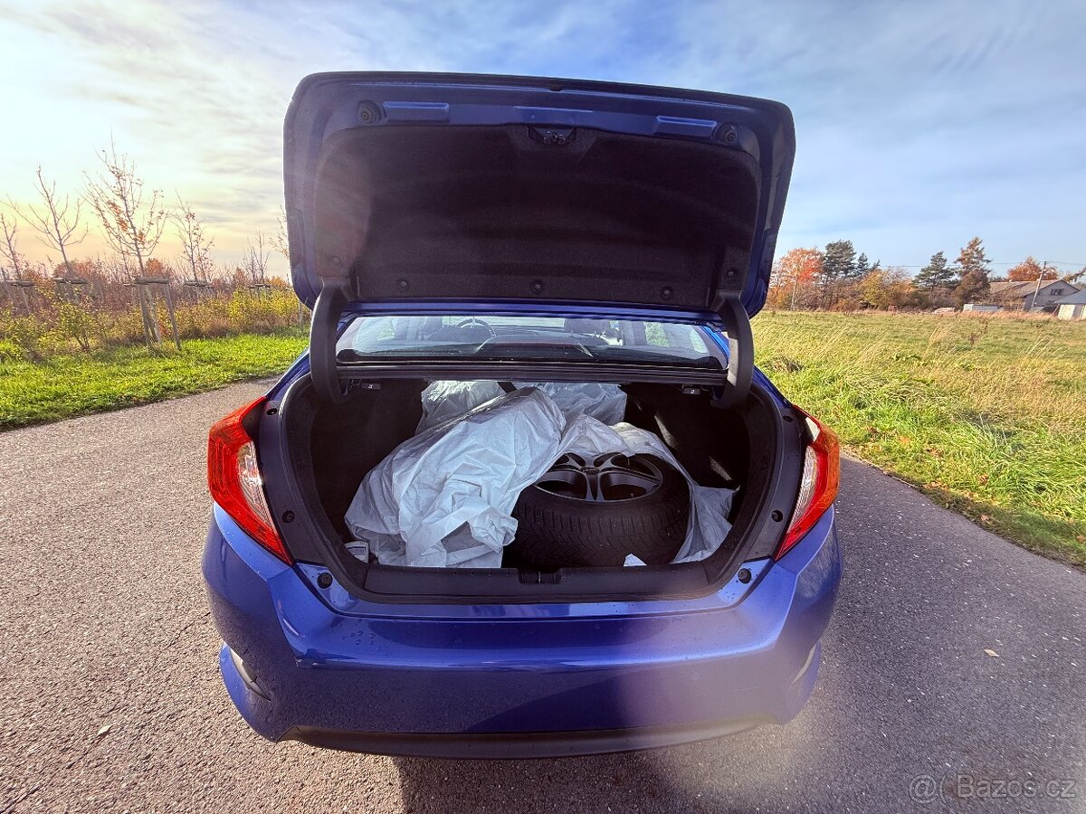 Honda Civic 1,5 I-VTEC134 kW 10G Elegance CZ 1.majitel 2xAl - 12