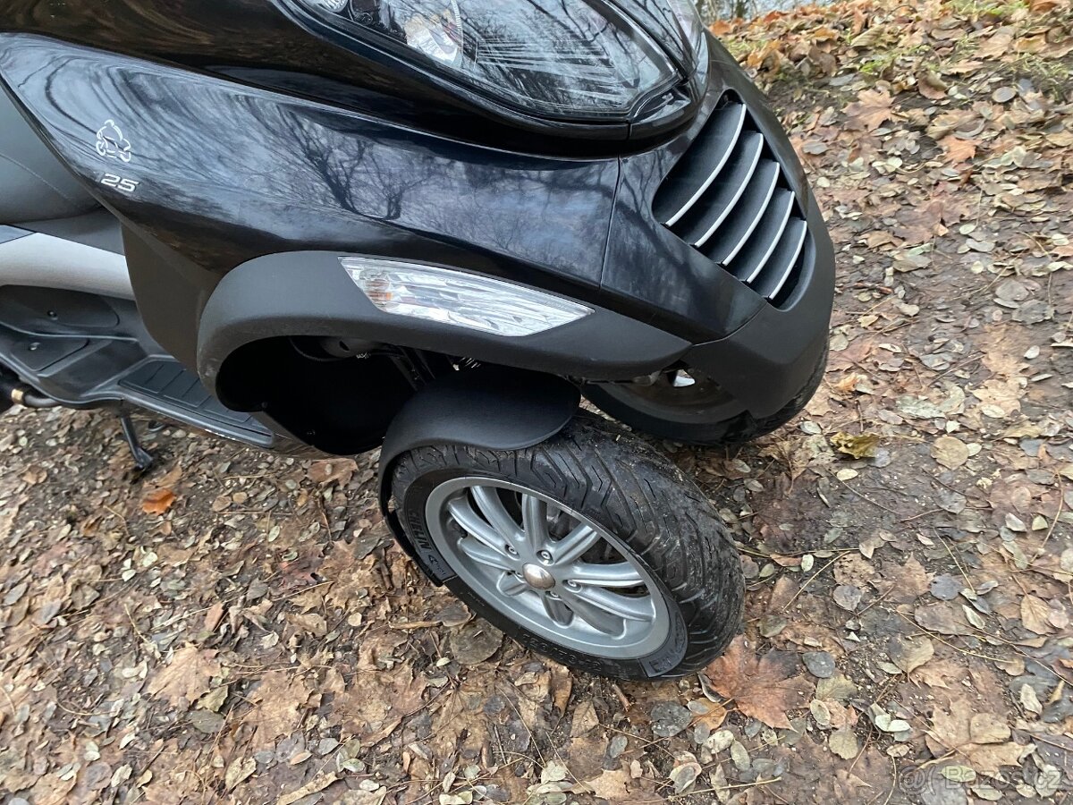 Piaggio MP3 - 12