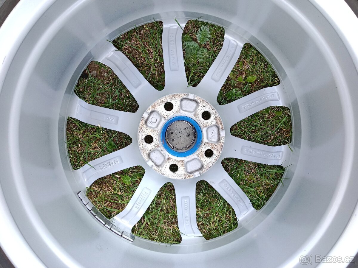 kola Audi 225/40/18 - 12