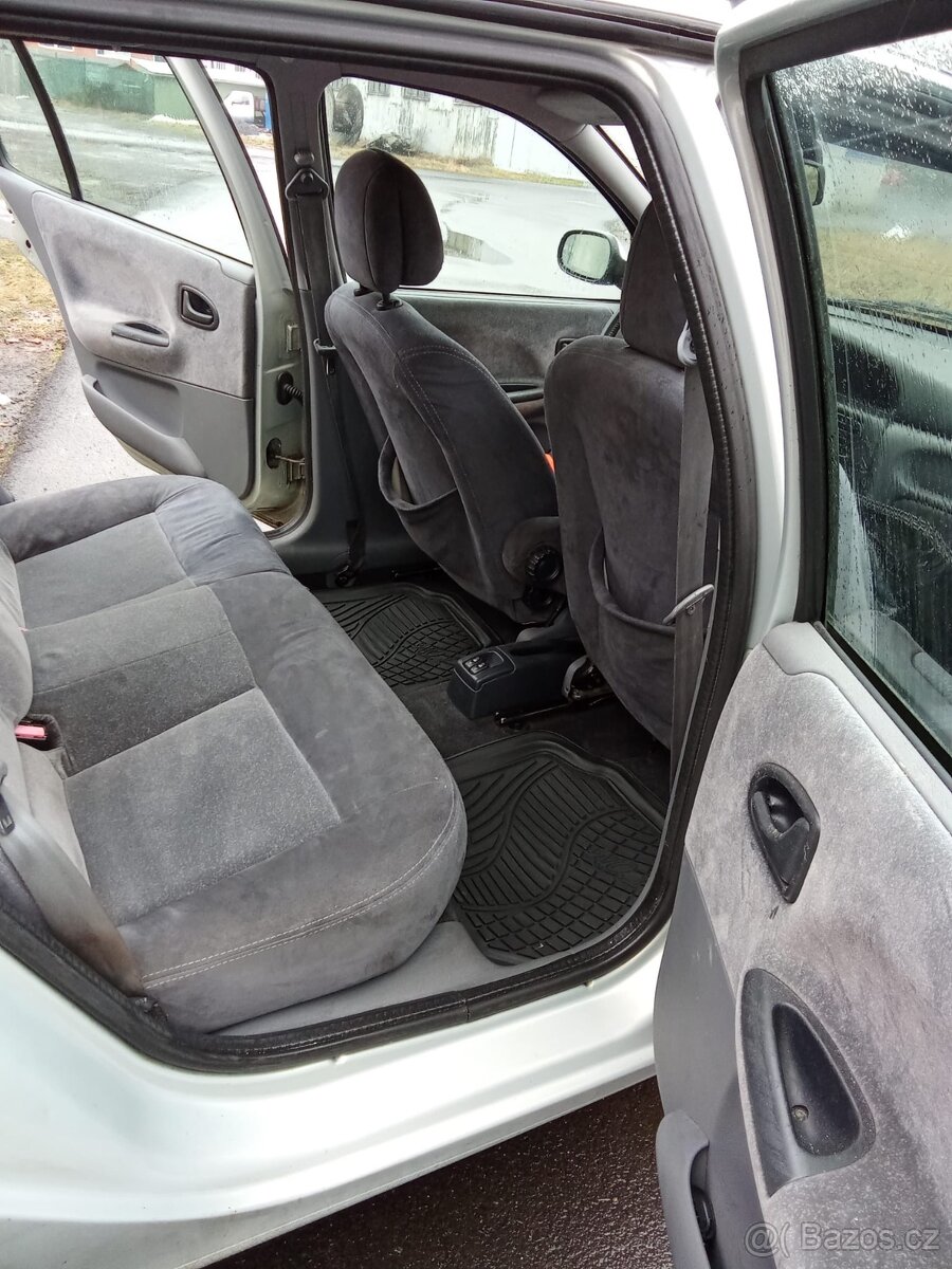 Renault Megané 1.6 16v Grandtour - 12