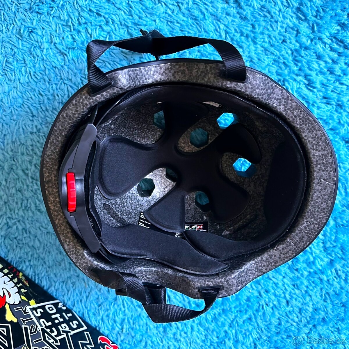 NOVÁ Chilli helma Inmold černá M (55-58 cm) - 12