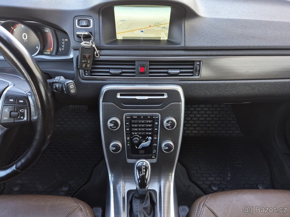 VOLVO XC70 2.4D 133KW 5 VÁLEC 1.MAJITEL-AUTOMAT 4x4 XENON - 12