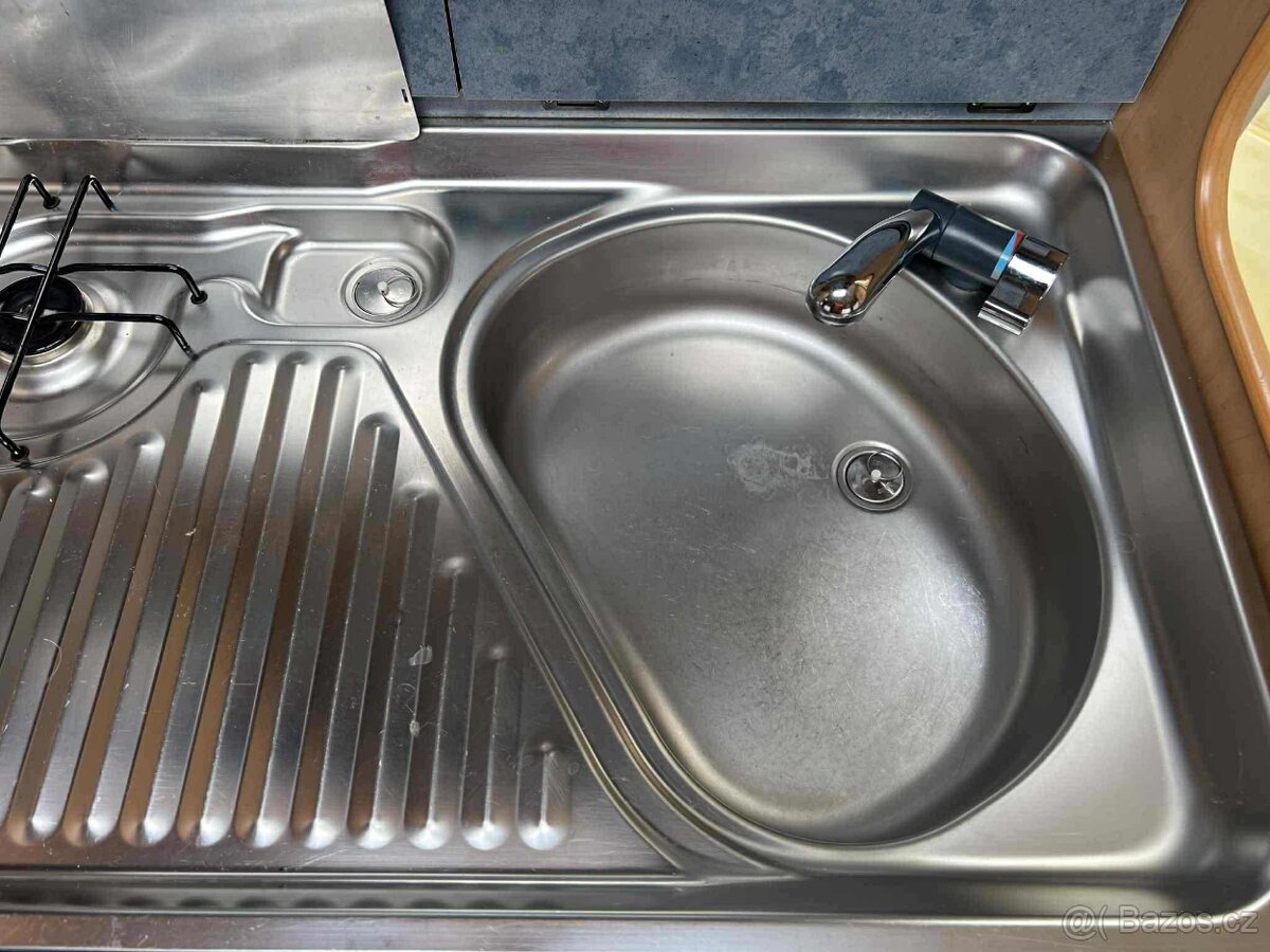 Hobby De Luxe 440 / 100 km/h/ Francouzská postel - 12