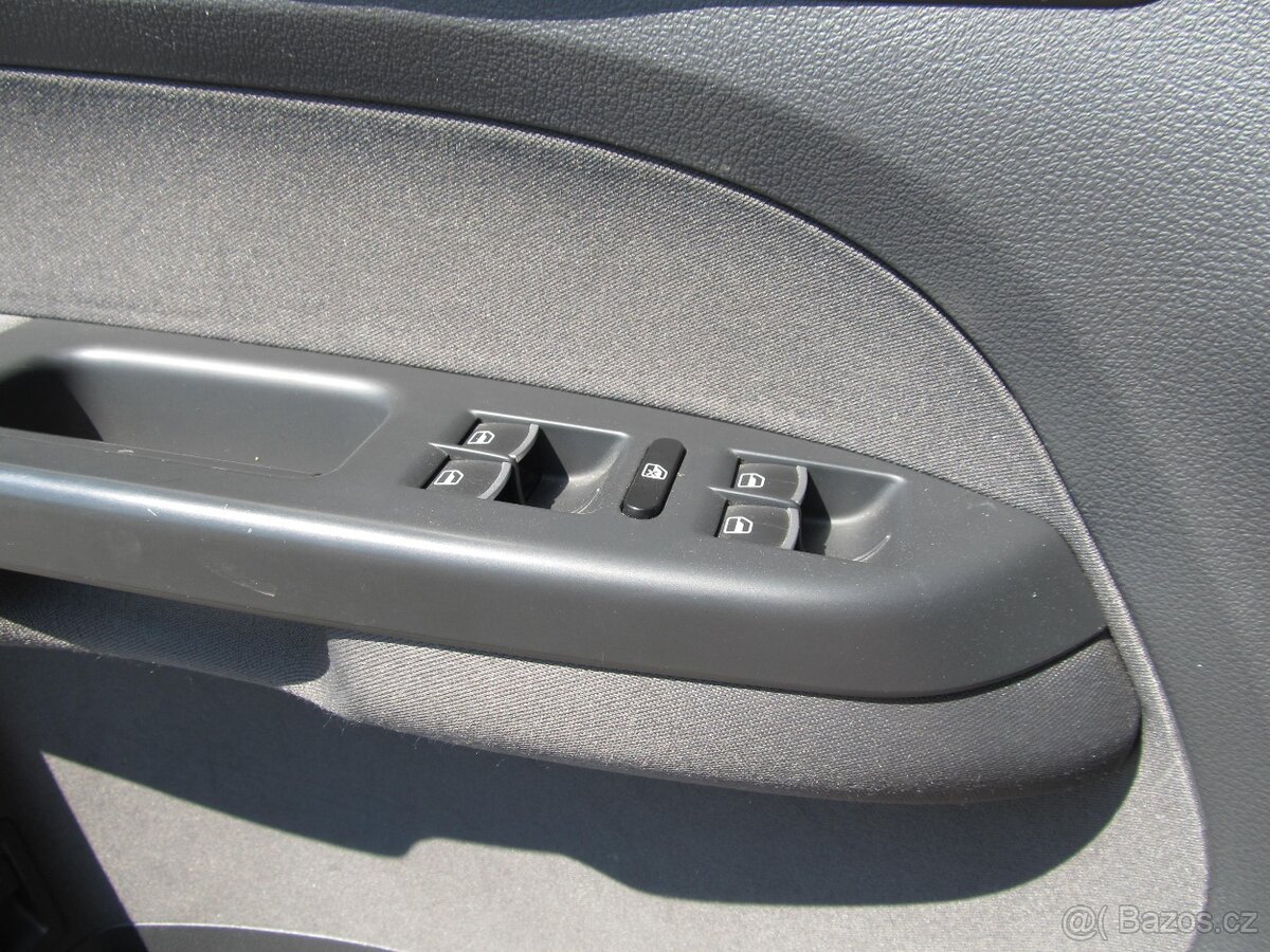 Volkswagen Touran 2.0 TDI 7 míst - 12