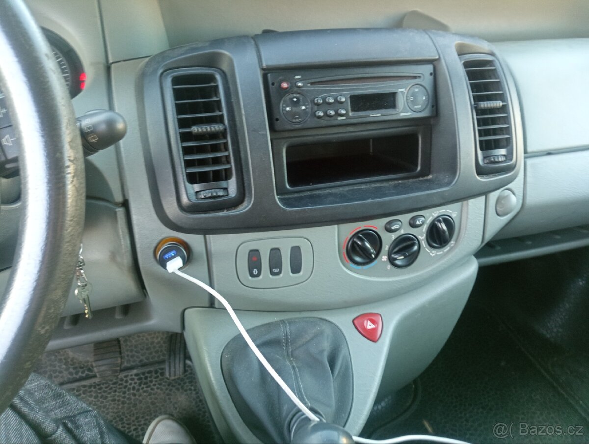 Renault Trafic LONG 6 míst ,1.9DCi 74kW najeto 159... - 12