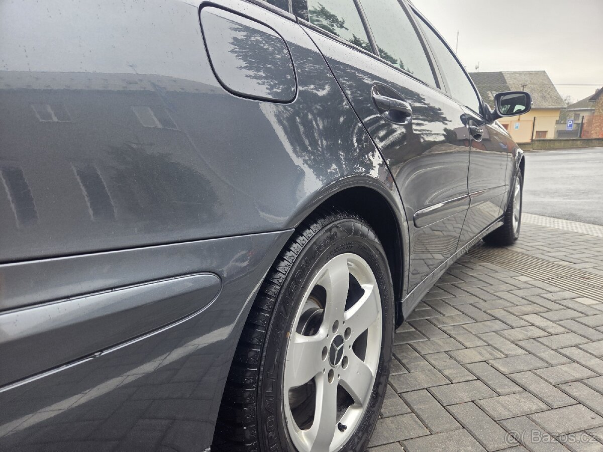 Mercedes Benz třída E280 cdi 4MATIC rok 2008 - 12