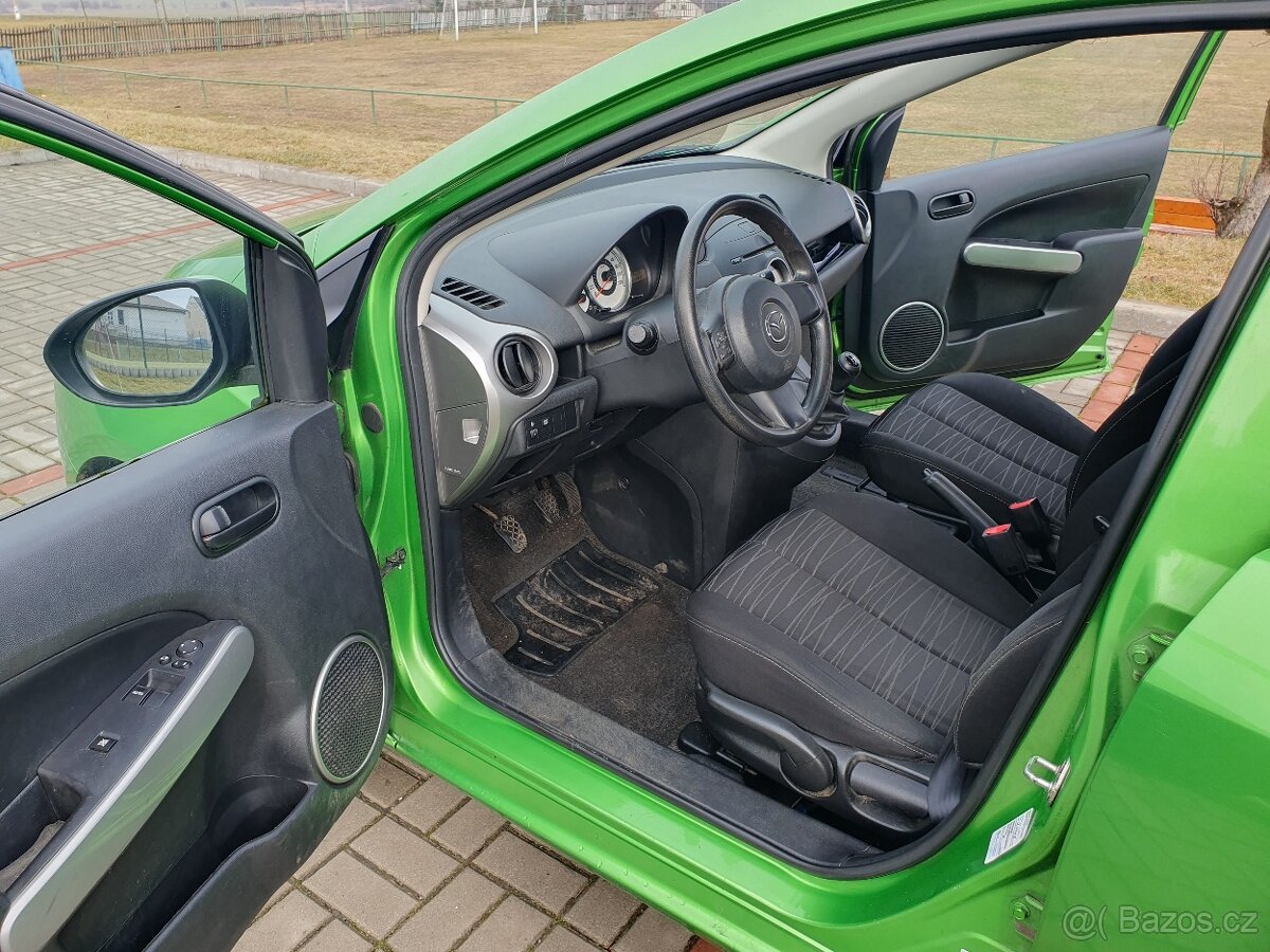 Mazda 2. 1.3i nová stk - 12