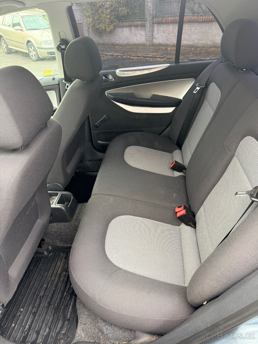 Škoda Fabia 1.2 HTP 40kW 128tis km - 12