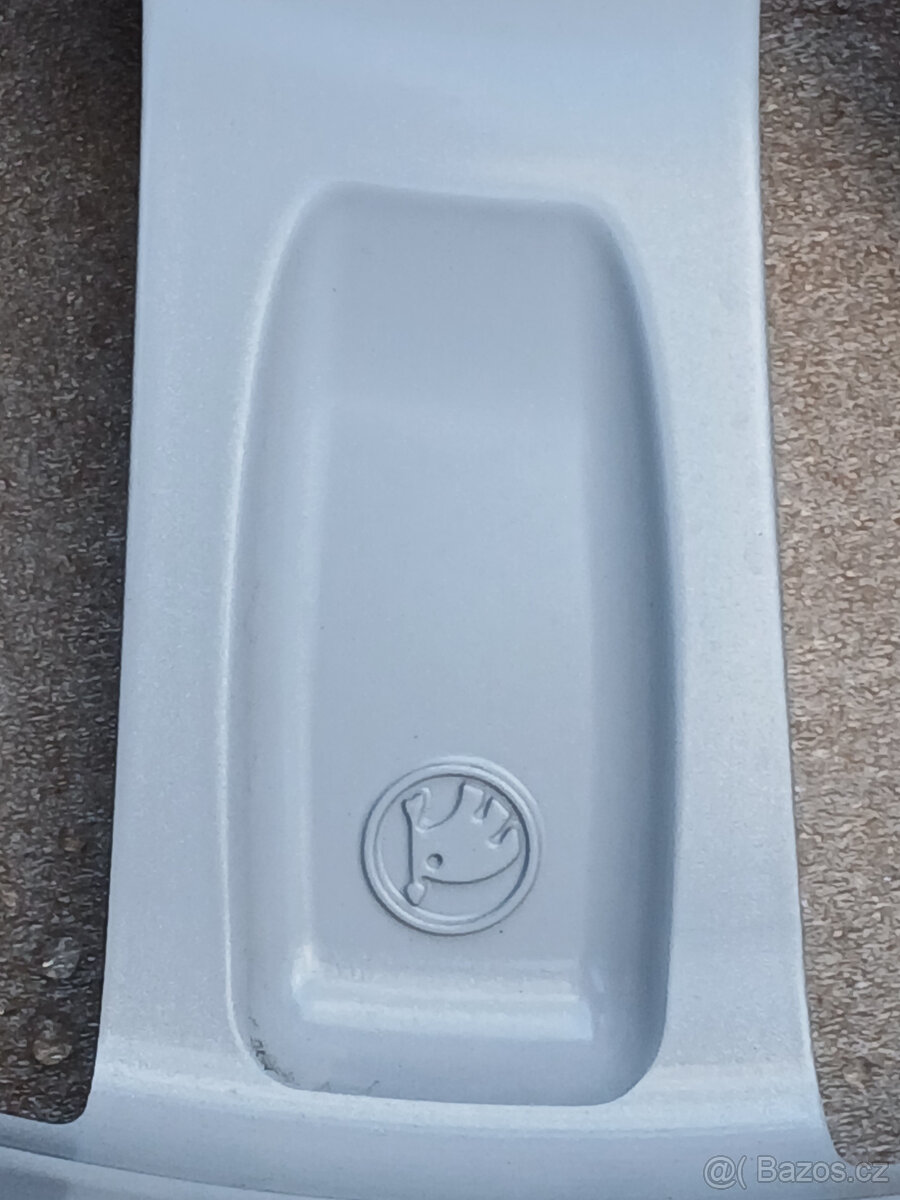 Zánovní zimní orig alu Škoda Superb 215/55/17 vzorek 8mm - 12