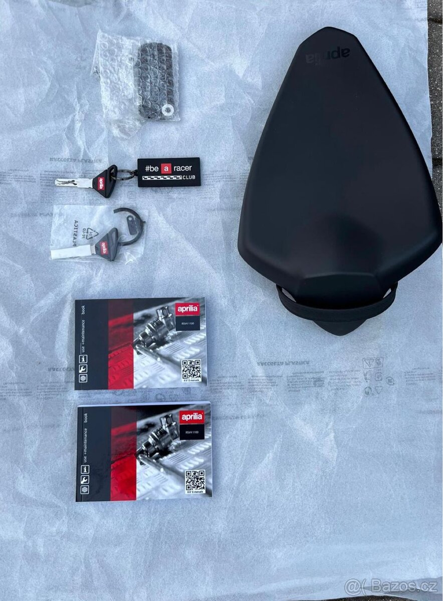 Aprilia RSV4 1100 Factory Ultra Gold - 12