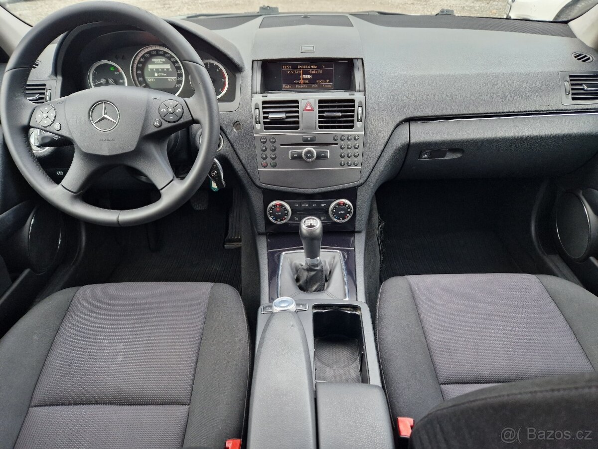 Mercedes Benz W204,C220CDi,125KW,MANUÁL,BEZ KOROZE,R.V.2011 - 12