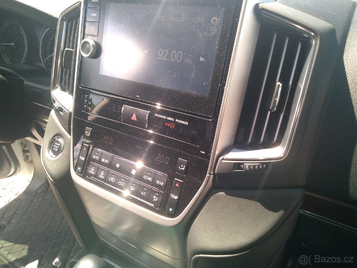 TOYOTA LANDCRUISER 200 V8 DIESEL Model 2021 R. V. 1O/2020 - 12