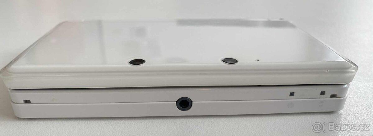 Nintendo 3DS White + 64GB SD karta - 12