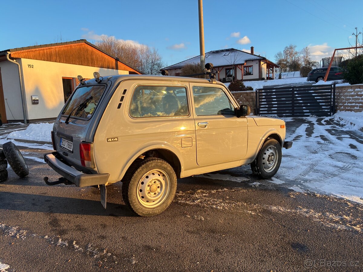 Lada Niva 4x4 1.7 + LPG - 12