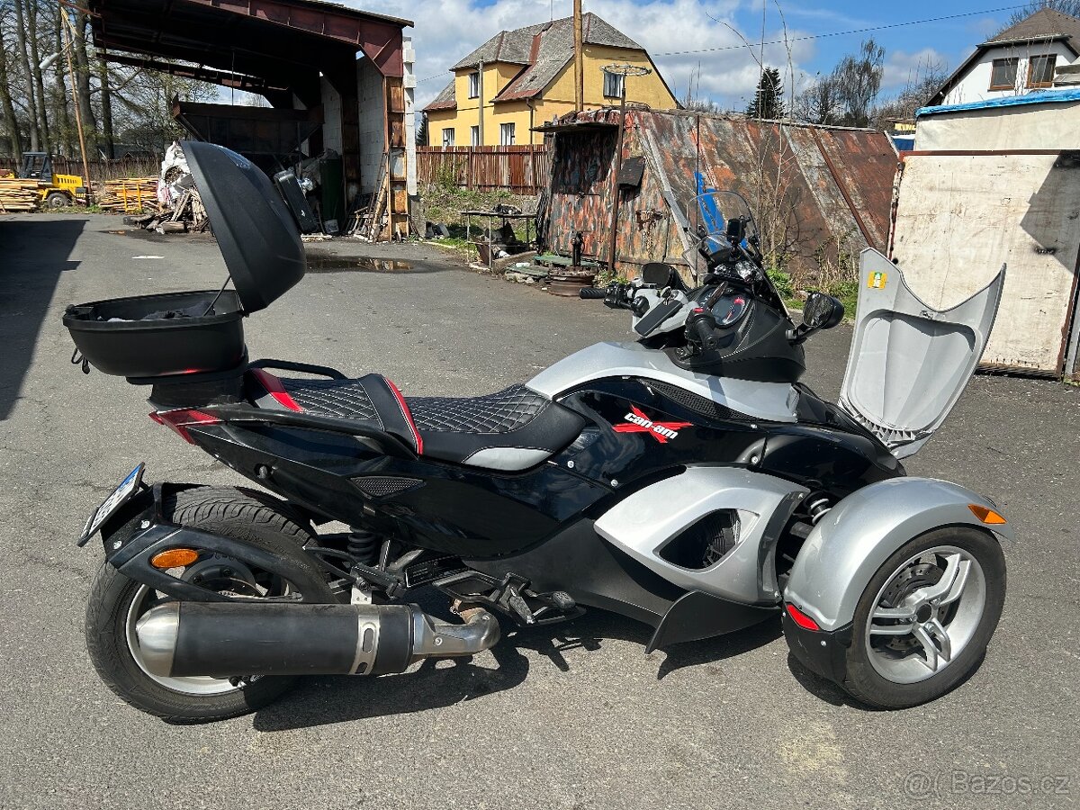 Can-am Spyder - 12