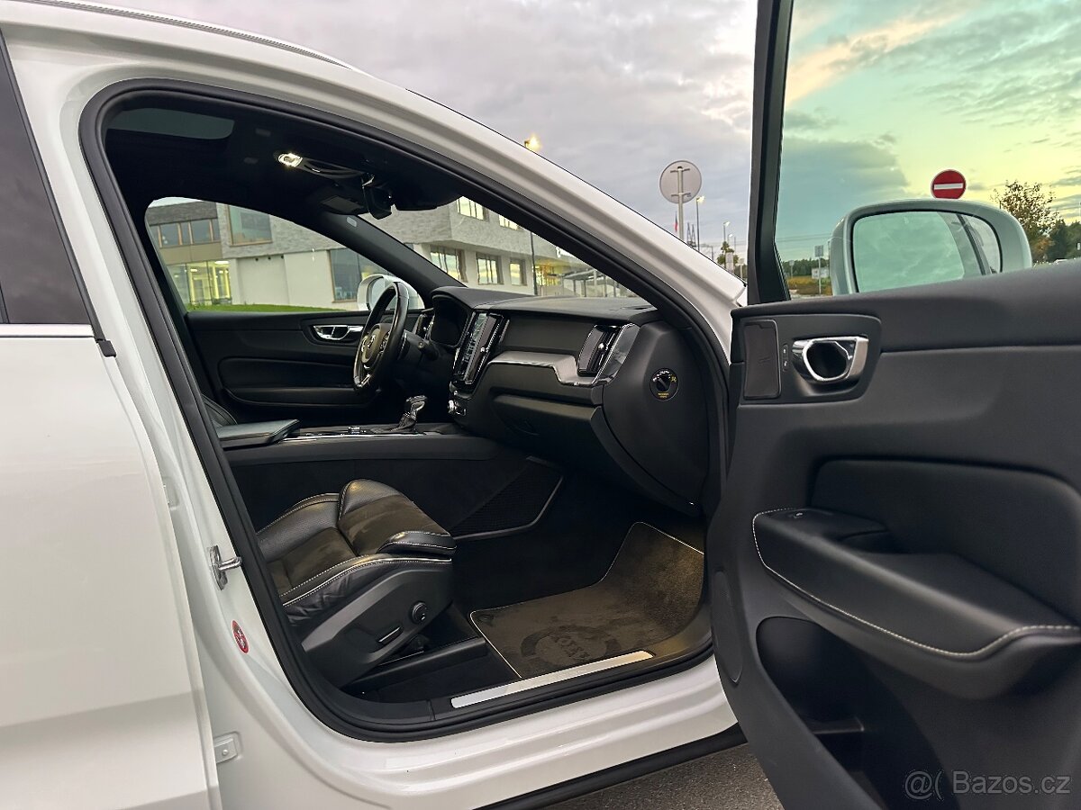 Volvo XC60,D5,R-Design,1.Maj,CZ - 12