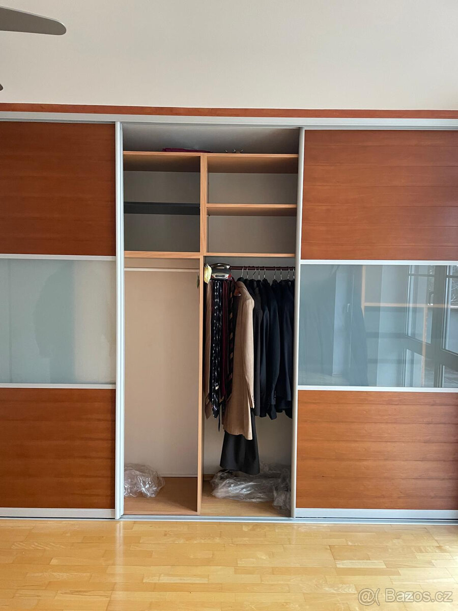 Skříně vestavěné 6 ks - 12