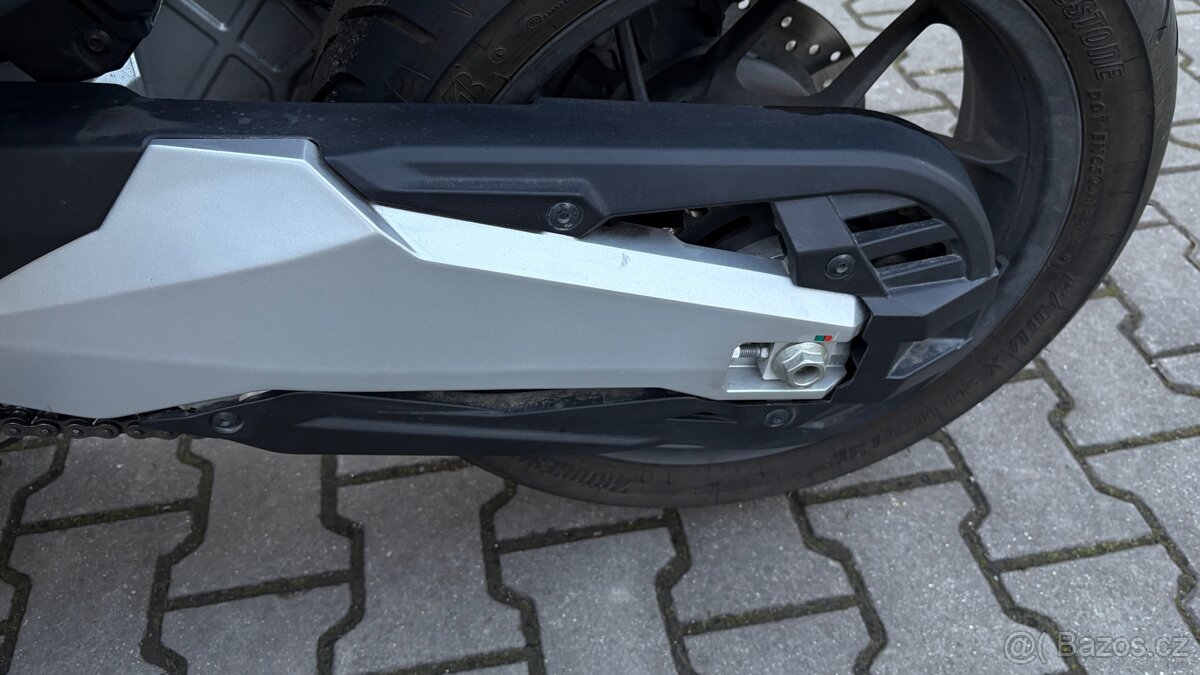 Honda Forza 750 šedá s výbavou r.v. 2023 - 12