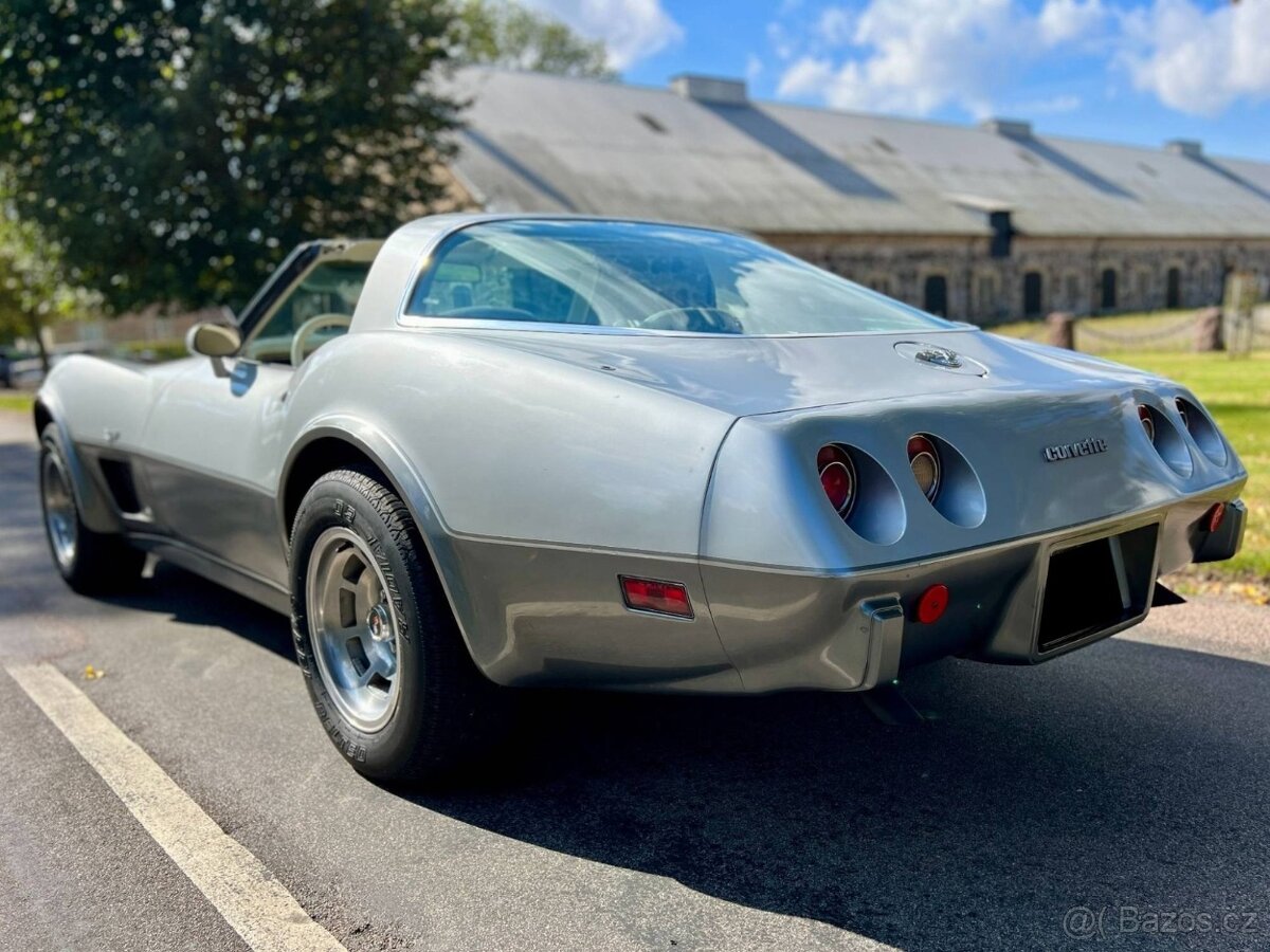 Chevrolet Corvette C3, 5.7 V8, 220 koní - 12