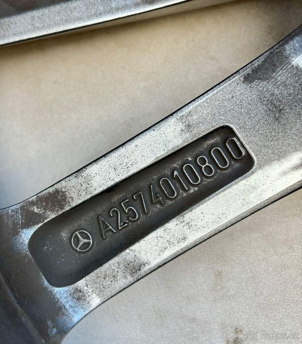 Zimní sada Mercedes R18 z Mercedes Cls w257 245/45 - 12