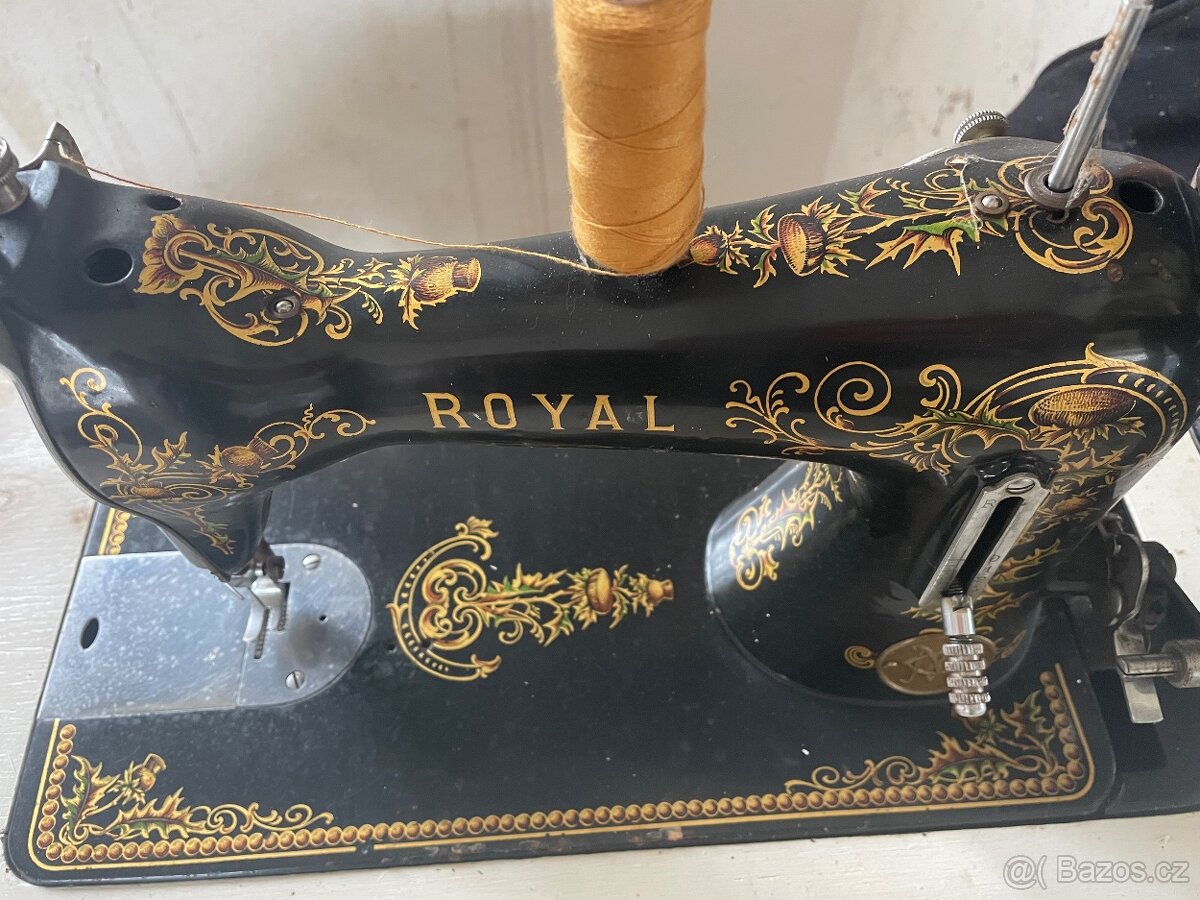 Starožitný šicí stroj ROYAL - 12
