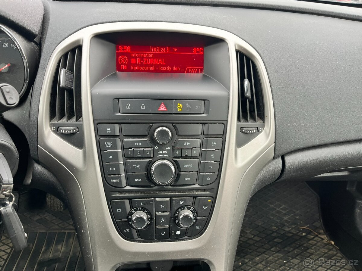 Opel Astra J 1,6 Turbo 180k, 2011, 1. MAJ.ČR, VADA MOTORU - 12