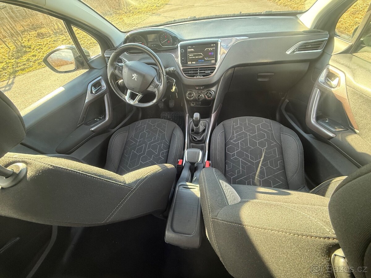 Peugeot 2008 1,2 benzin stk 05/2027 - 12