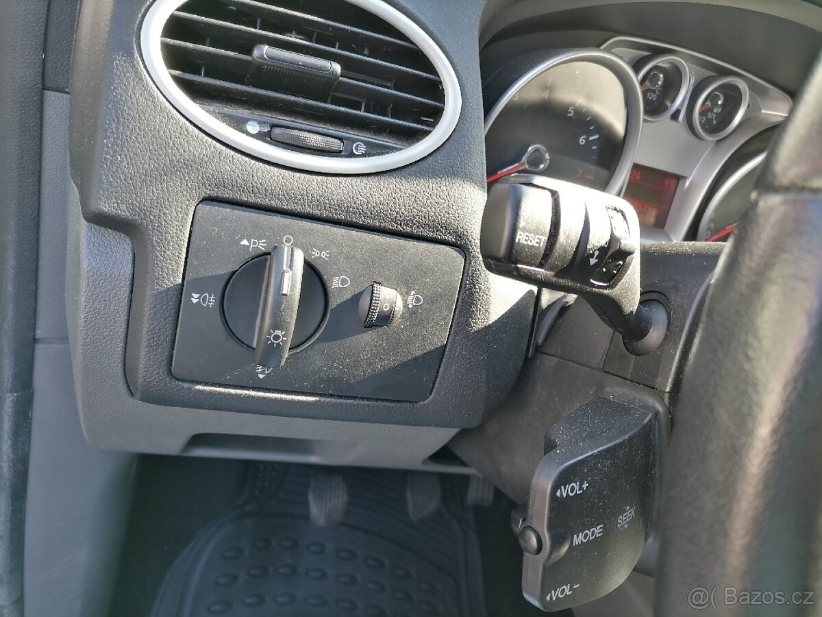 Ford Focus 1,6. r. 2009 SLEVA - 12