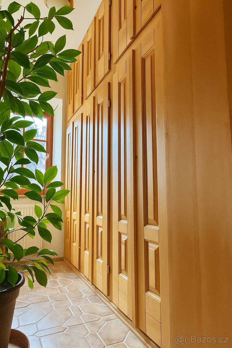 Historický statek s krásnými interiéry - 12