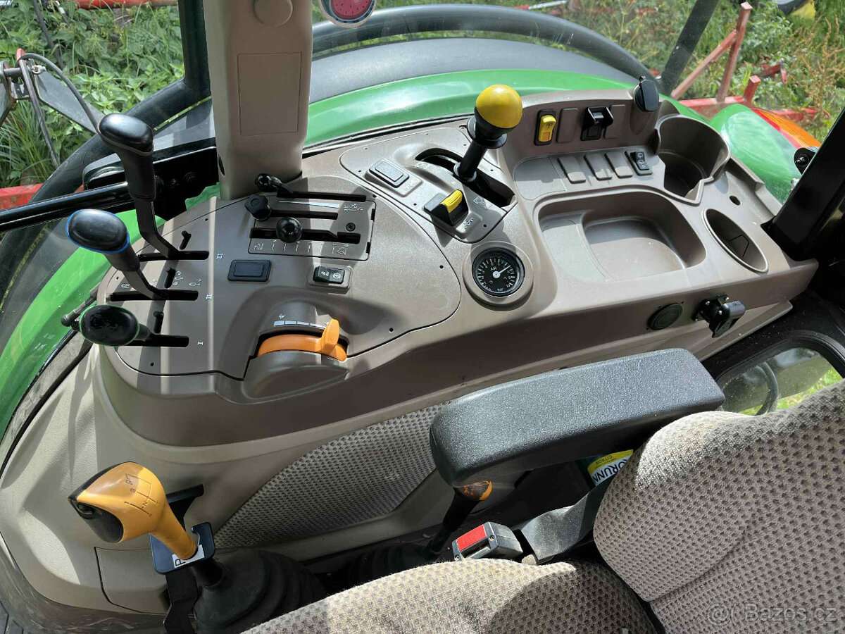 Traktor John Deere 5090 M - 12