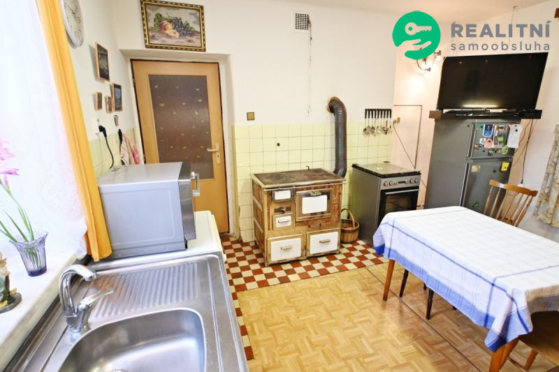 Prodej rodinného domu 172 m2, pozemek 3 735 m2 - 12