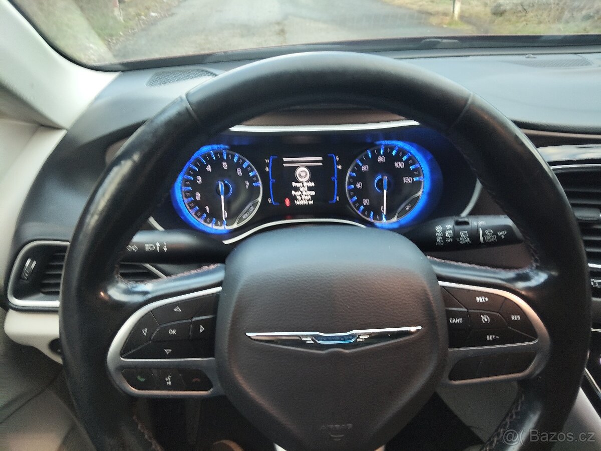 Chrysler Pacifica - 12