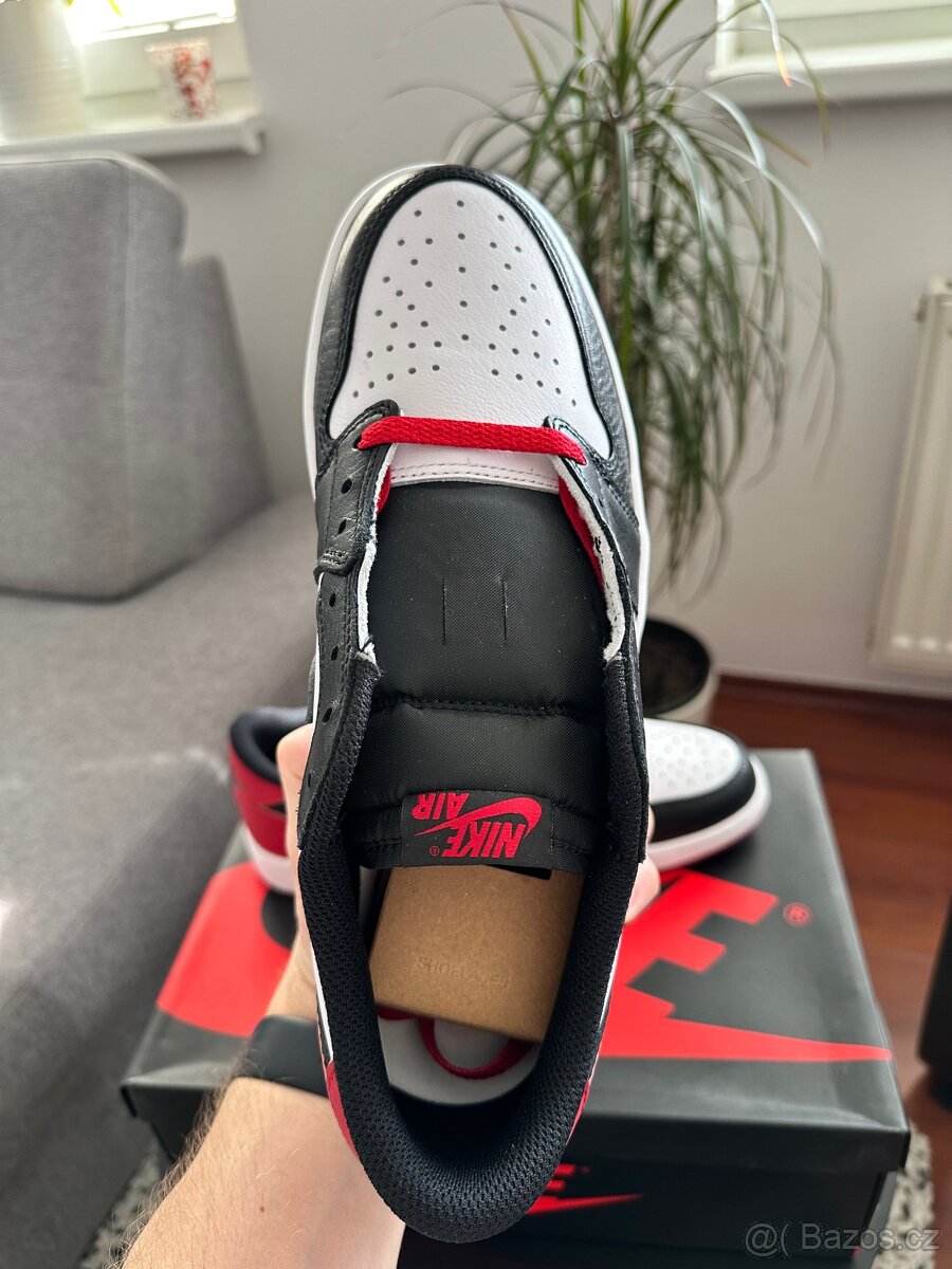 Air Jordan 1 Low OG Black Toe (2023) - 12
