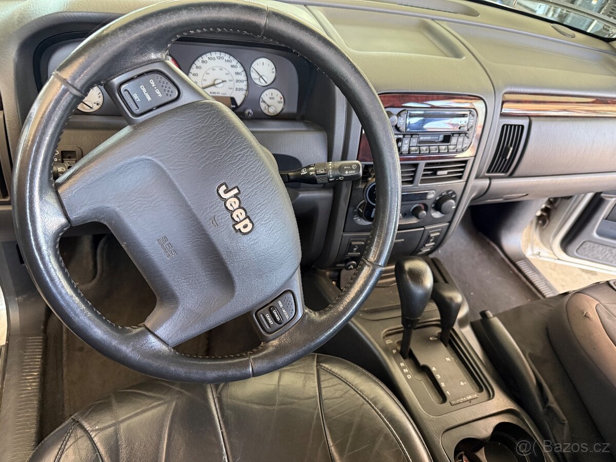 Jeep Grand Cherokee - 12