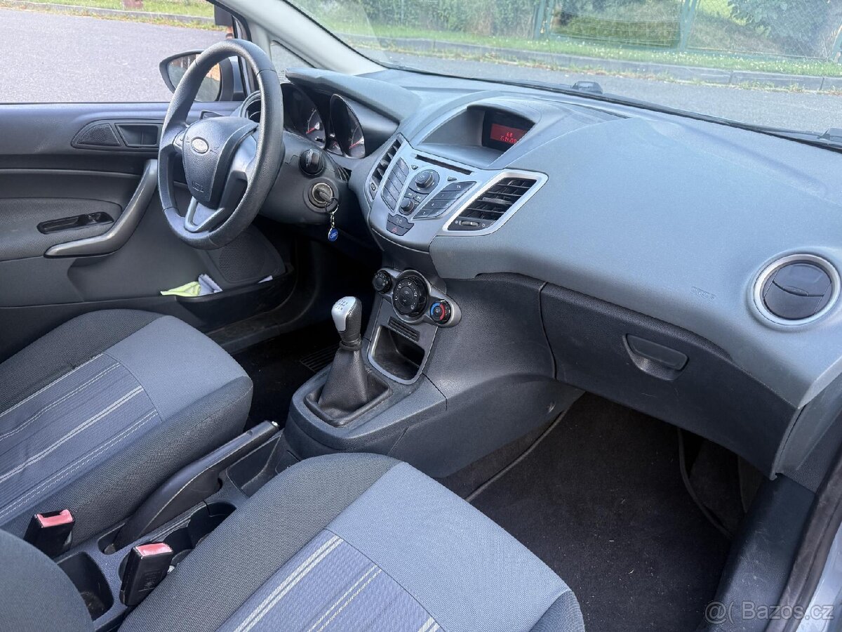 Ford Fiesta 1.3i - 12