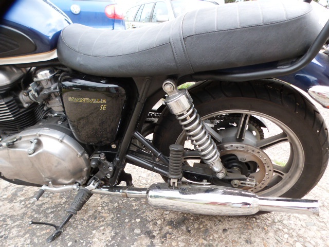 Triumph Bonneville - 12