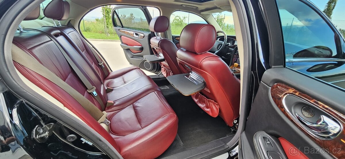 2005 Jaguar XJ8 L 4.2 V8 - 12