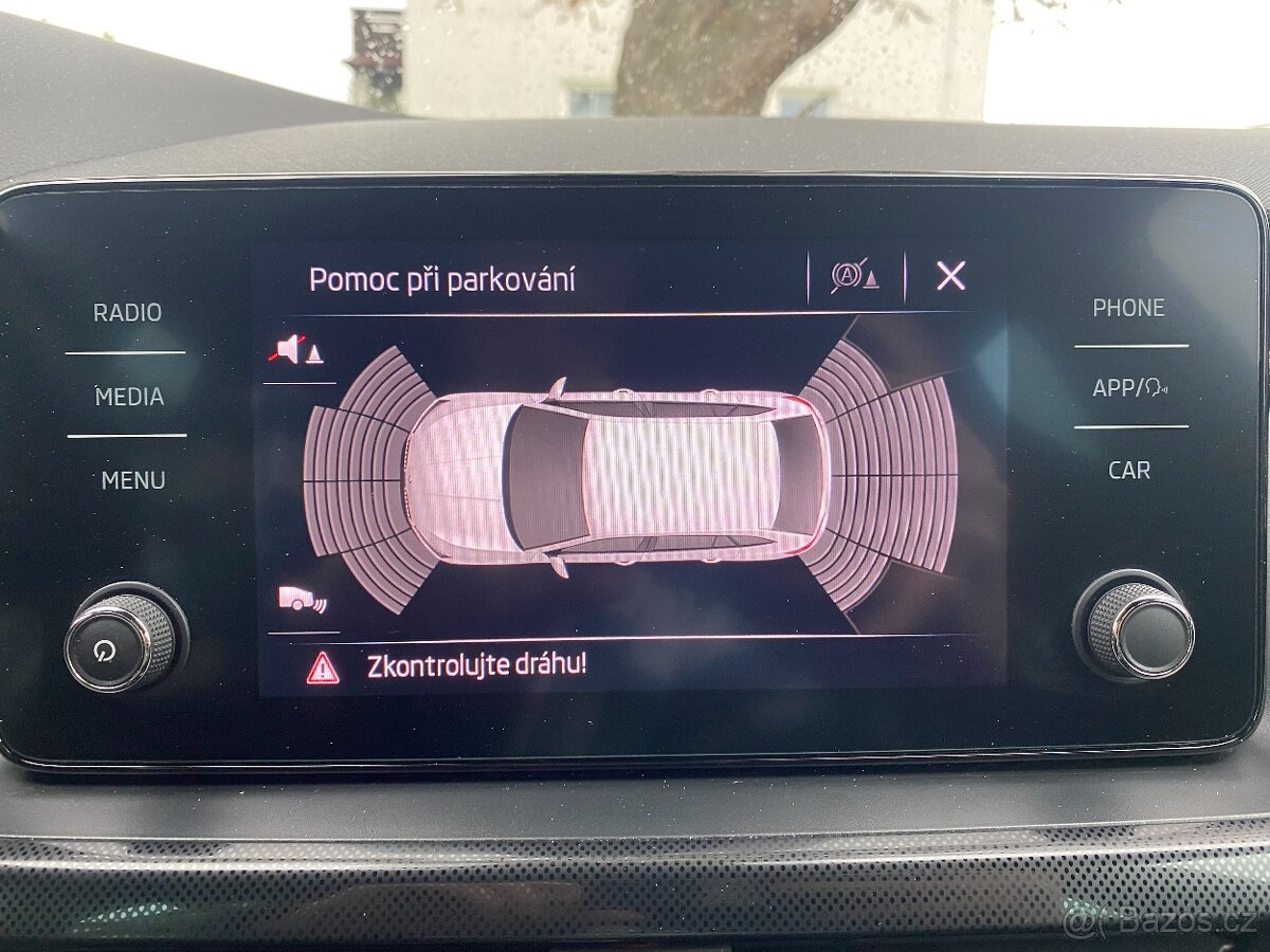 Škoda Scala 1,5 TSi 110kW DSG KESSY, KAMERA - 12