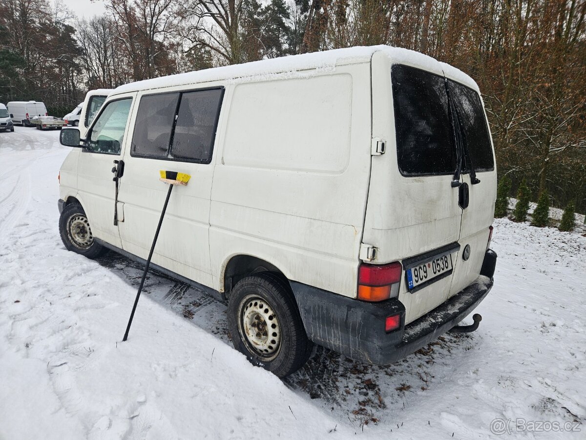 VW Transporter T4 2.5 TDI 75 kW (ACV) – 5 míst, tažné - 12